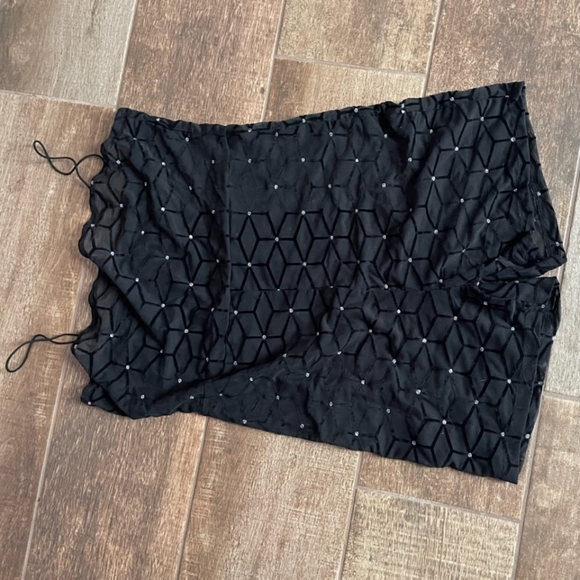 Geometric mesh romper - Picture 2 of 3